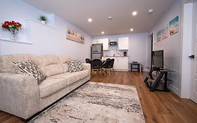 Richies Place Modern 2Br, Parking & Private Entry